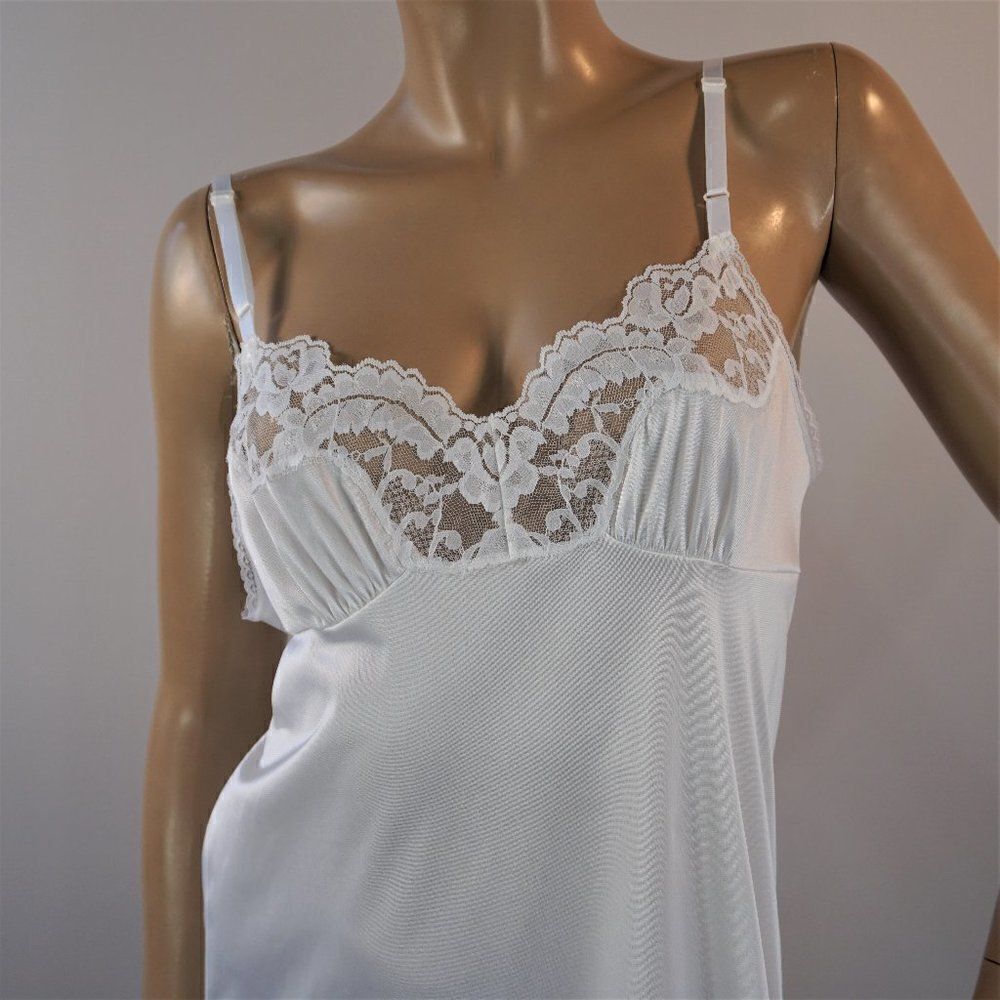 Vintage Vassarette Full Slip White 1970s Nylon Lace Sz 36 Made In USA